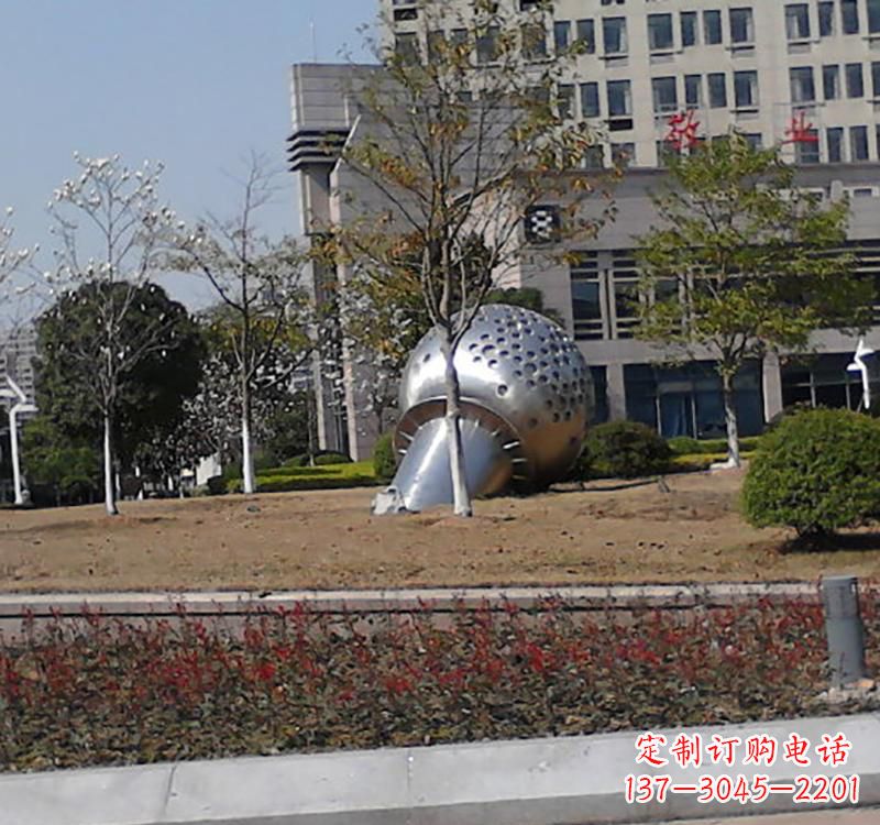 威海不锈钢话筒雕塑简约而又具有现代感