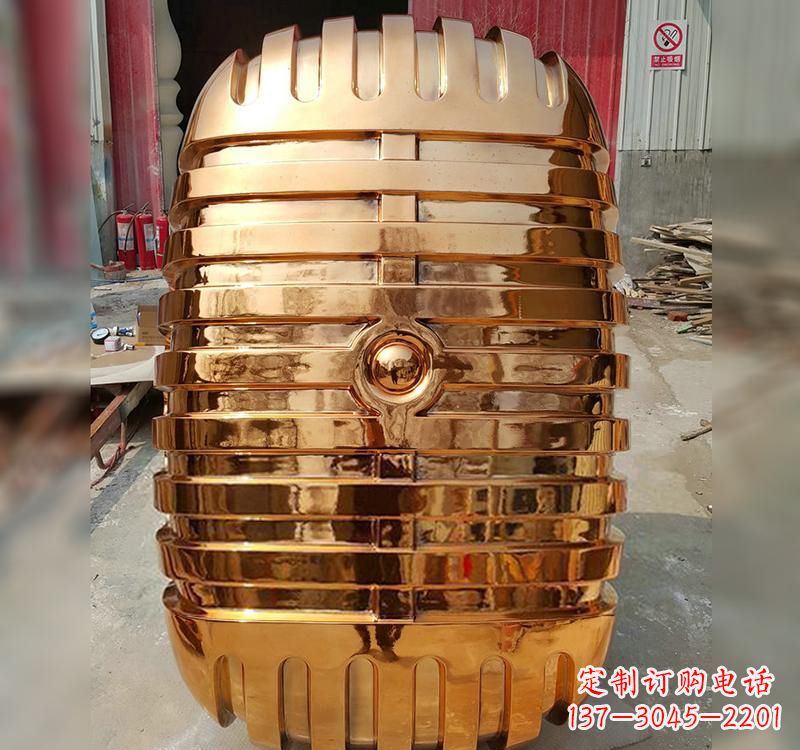 威海不锈钢话筒雕塑传承历史的象征
