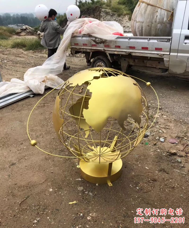 威海不锈钢金属校园地球仪雕塑把环保理念展现在校园