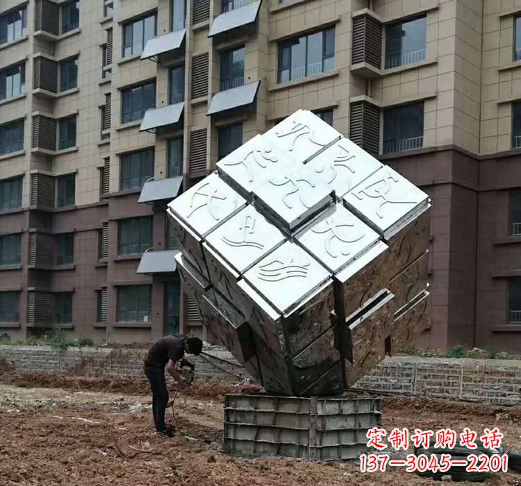 威海不锈钢景观魔方雕塑——现代科技的精妙结合