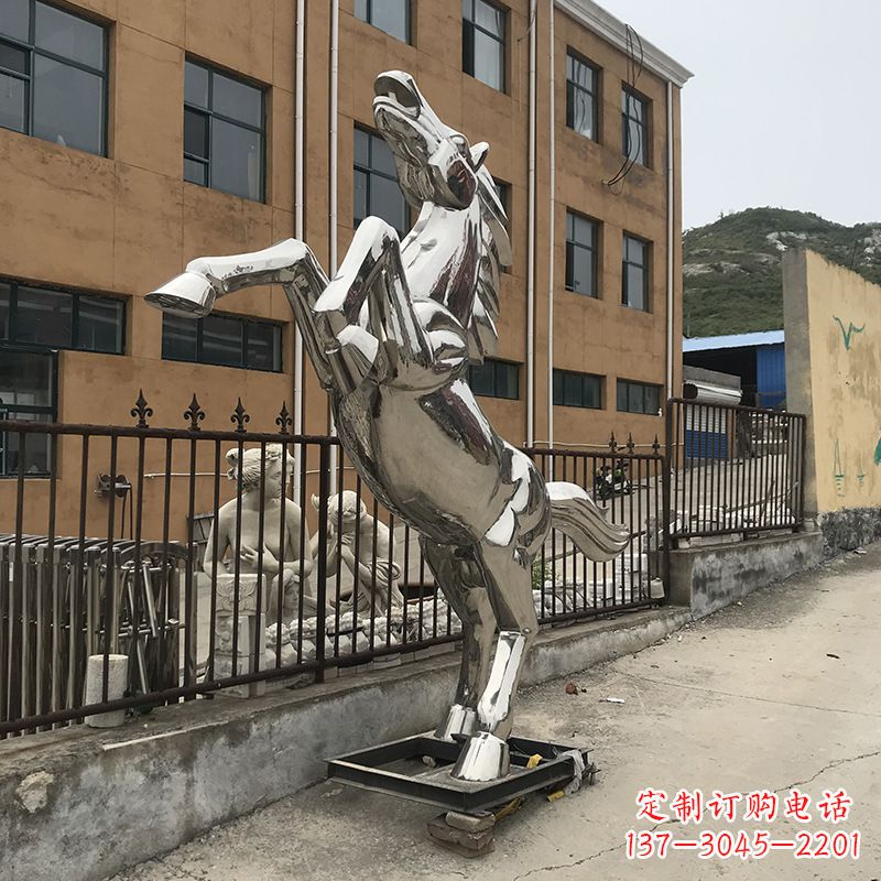 威海不锈钢镜面奔马雕塑