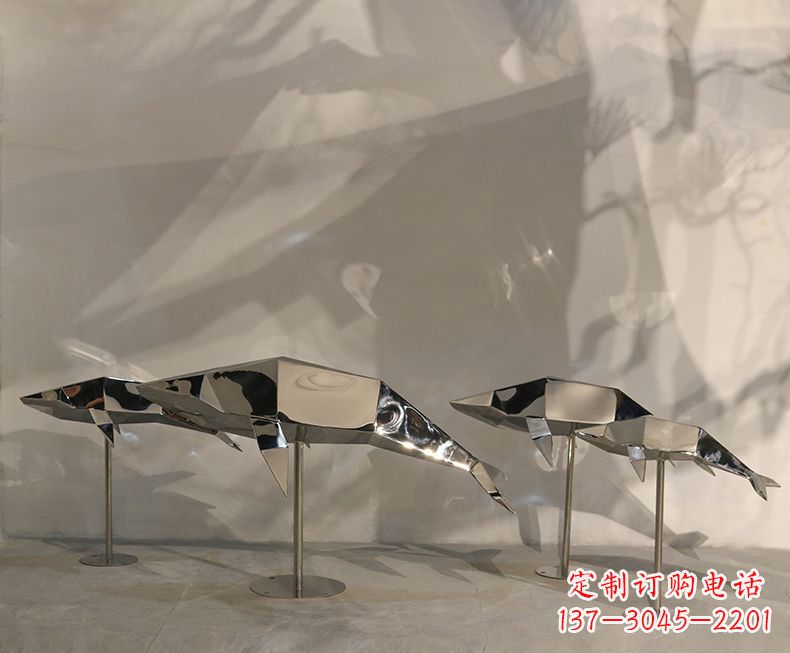 威海不锈钢海豚雕塑——精致的艺术形式