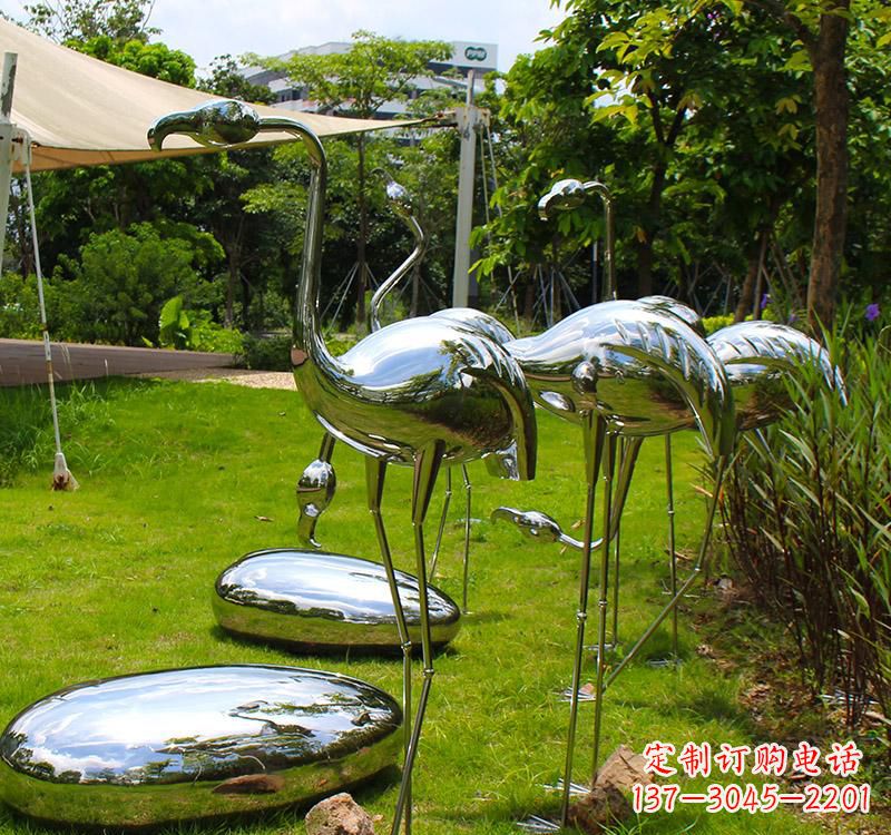 威海不锈钢镜面火烈鸟雕塑精美外形、多彩光泽