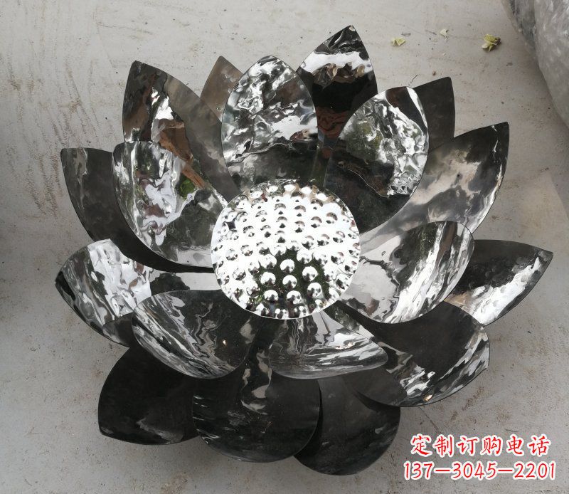 威海不锈钢镜面的荷花雕塑——彰显美丽与恬静