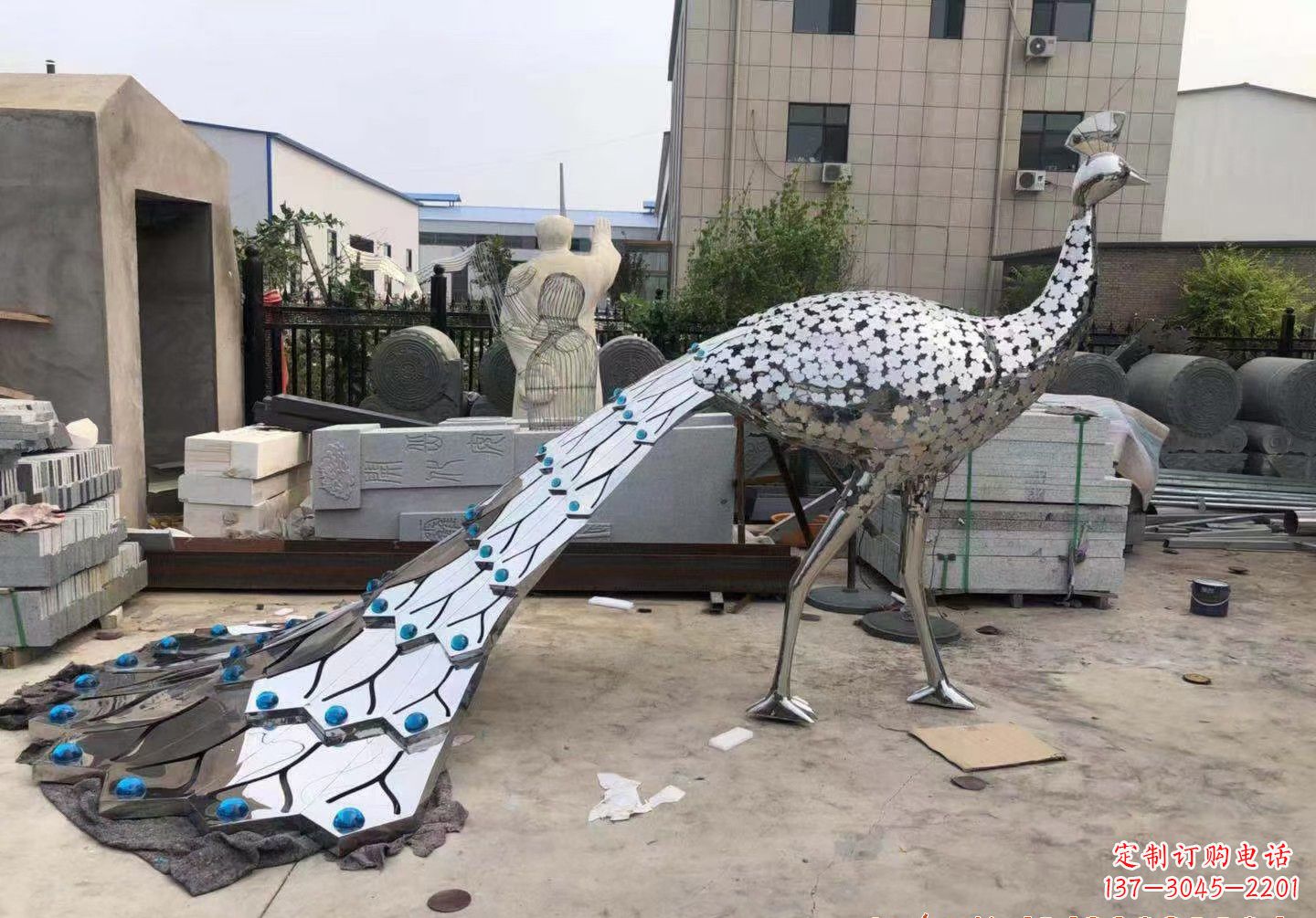 威海不锈钢孔雀景观雕塑