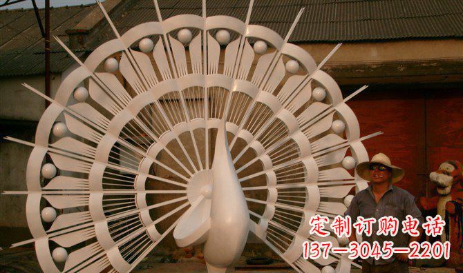 威海不锈钢孔雀开屏雕塑
