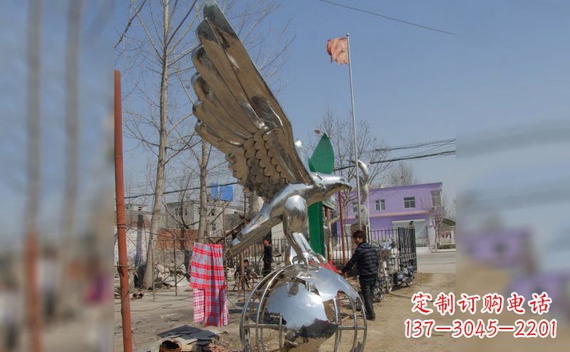 威海不锈钢老鹰雕塑象征力量与美丽