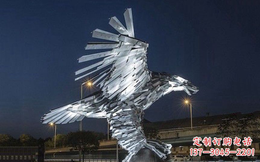 威海金色老鹰展翅飞翔——不锈钢老鹰抓球广场景观雕塑