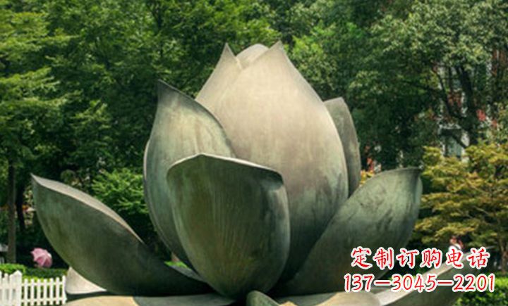 威海不锈钢莲花公园精美的雕塑装点