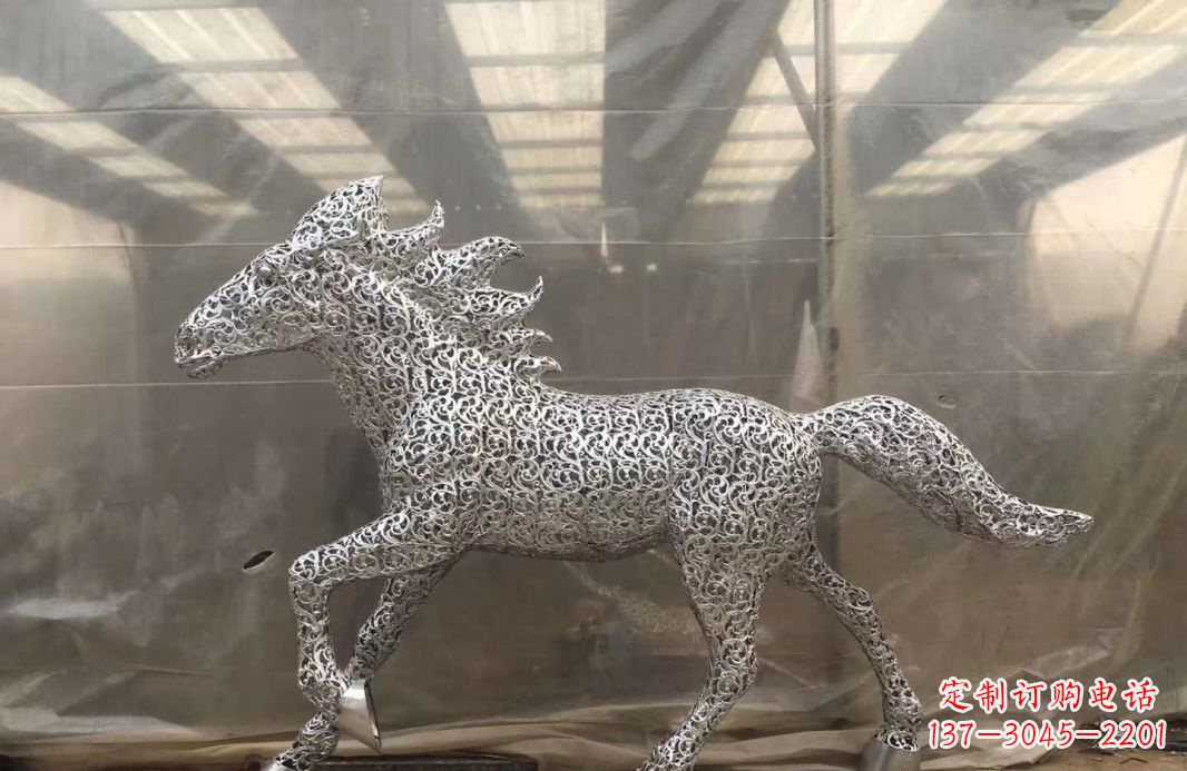 威海不锈钢马雕塑精致而又令人惊叹