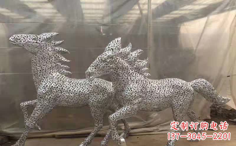 威海不锈钢马雕塑精美而又富有动感