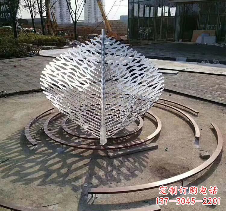 威海不锈钢镂空树叶雕塑——给环境带来美丽