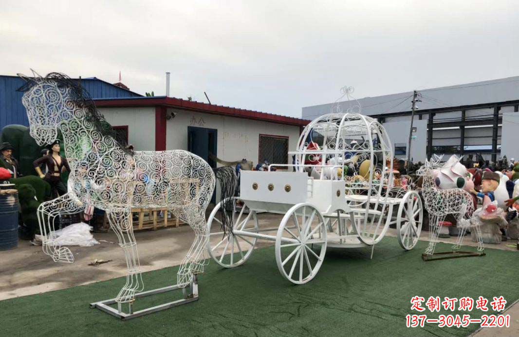 威海不锈钢镂空欧式马车雕塑精美造型点缀空间
