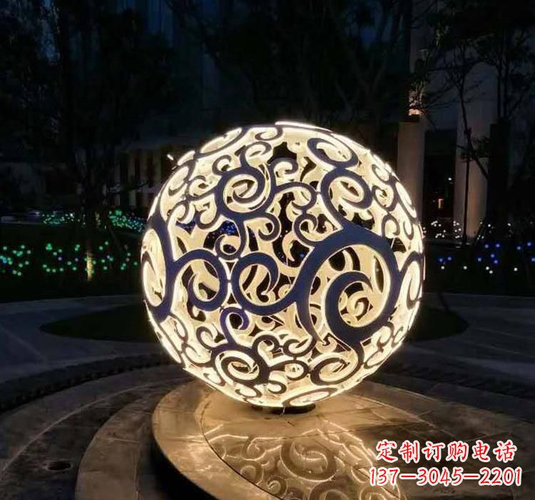 威海不锈钢镂空球喷泉雕塑艺术性的水景装饰