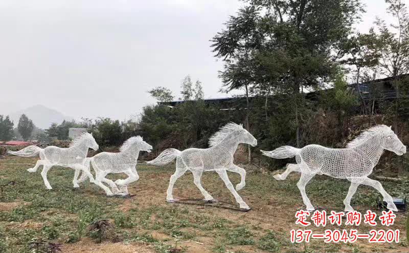 威海不锈钢马雕塑勇往直前