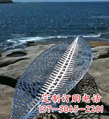 威海不锈钢镂空树叶景观雕塑精致而又充满灵性
