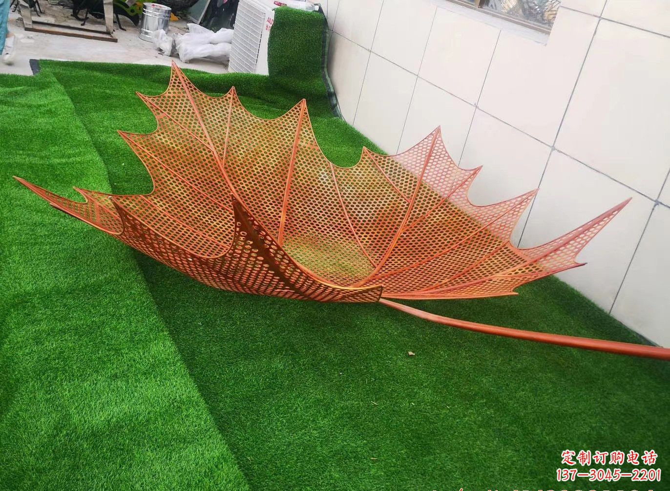 威海镂空树叶雕塑精彩细节点缀着精美自然风景