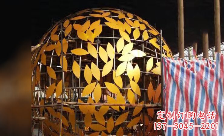 威海不锈钢镂空树叶雕塑——精美绝伦