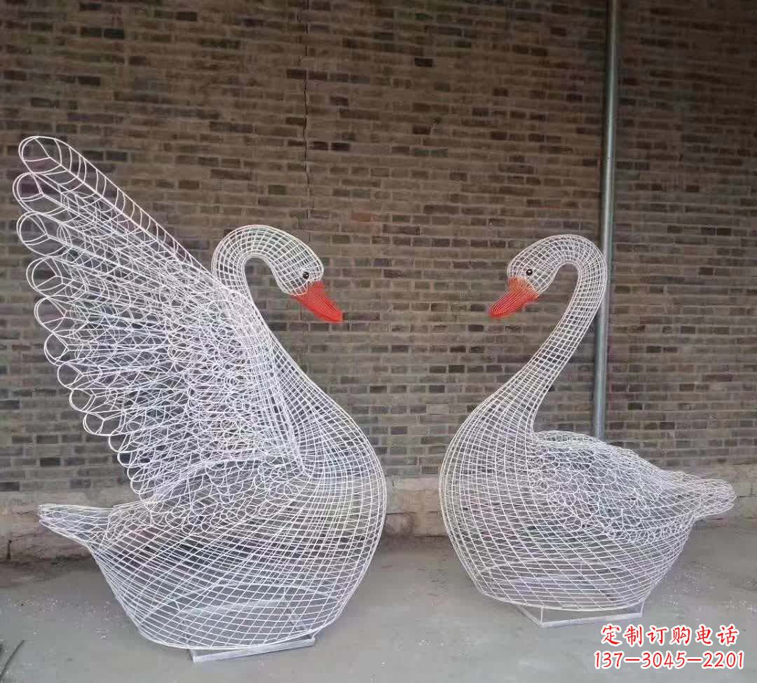 威海不锈钢镂空天鹅雕塑——美丽动人