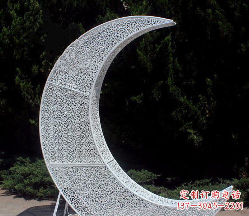 威海不锈钢镂空月亮公园雕塑浪漫而又神奇
