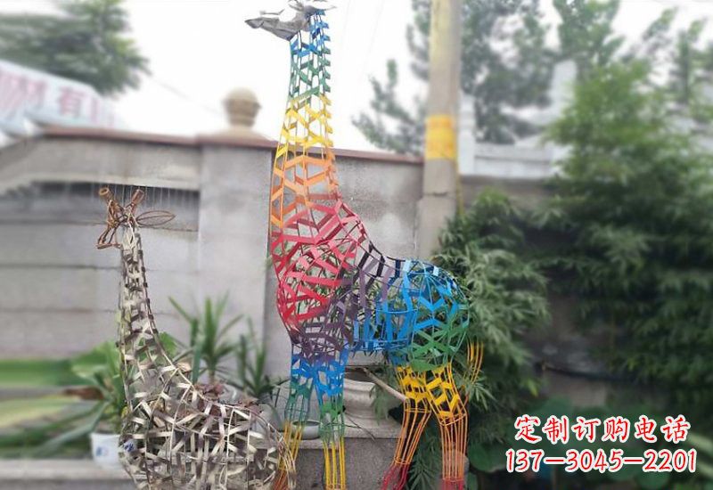 威海长颈鹿雕塑优雅而古典的艺术