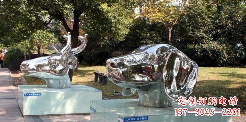 威海狗头公园不锈钢鹿和狗雕塑