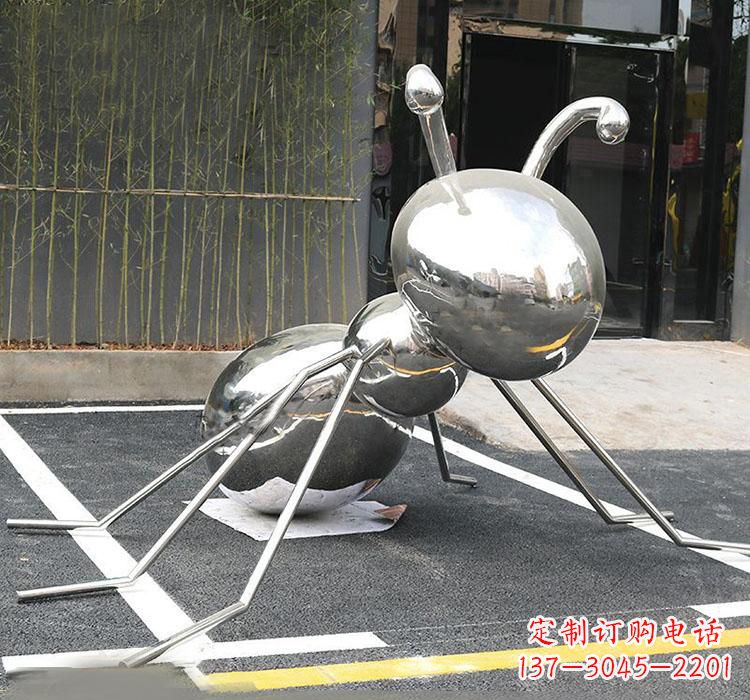 威海不锈钢蚂蚁雕塑象征着勤劳与坚毅