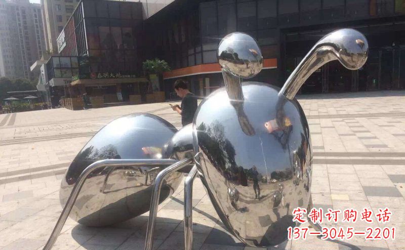 威海不锈钢蚂蚁雕塑精美而富有讽刺意味