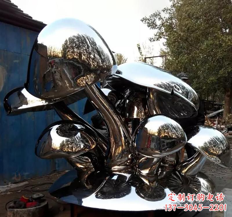 威海不锈钢蘑菇雕塑给空间增添活力