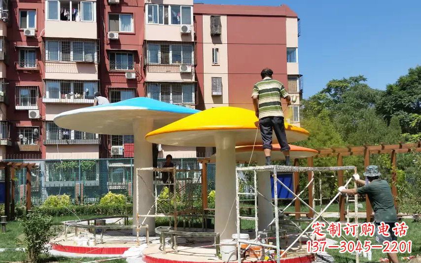 威海不锈钢蘑菇凉亭——精美雕塑点缀绿意