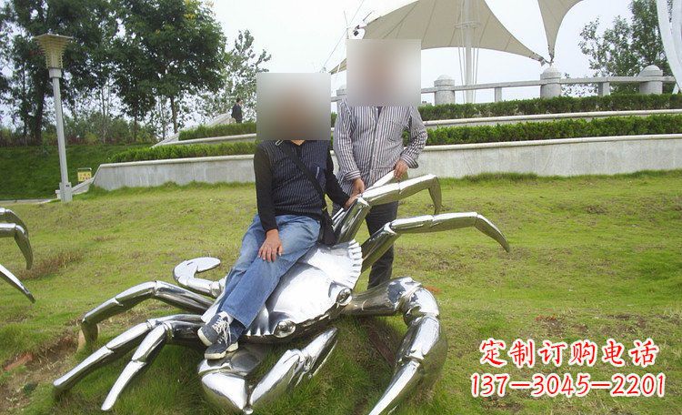 威海不锈钢螃蟹雕塑艺术美化公园环境