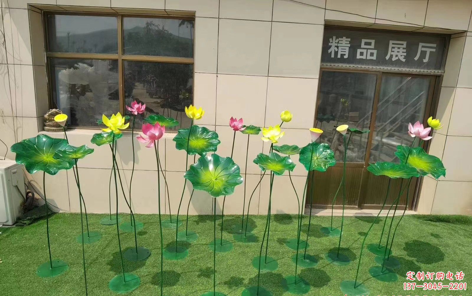 威海不锈钢荷花雕塑给景观增添美感
