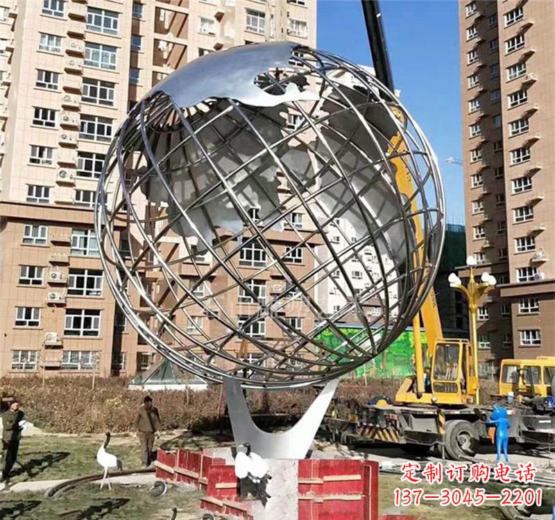 威海不锈钢地球仪雕塑以艺术表达地球的美