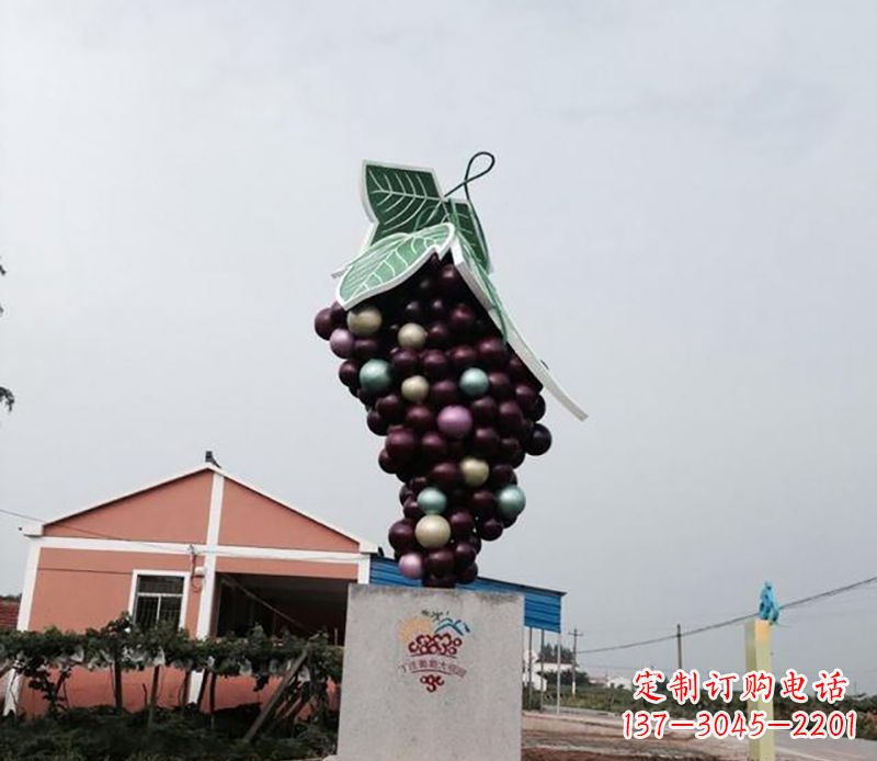 威海精美绝伦的不锈钢葡萄雕塑