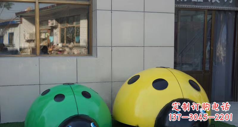 威海不锈钢瓢虫雕塑精致而富有艺术感