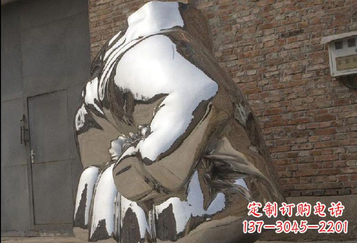 威海不锈钢拳头雕塑给人以力量的象征