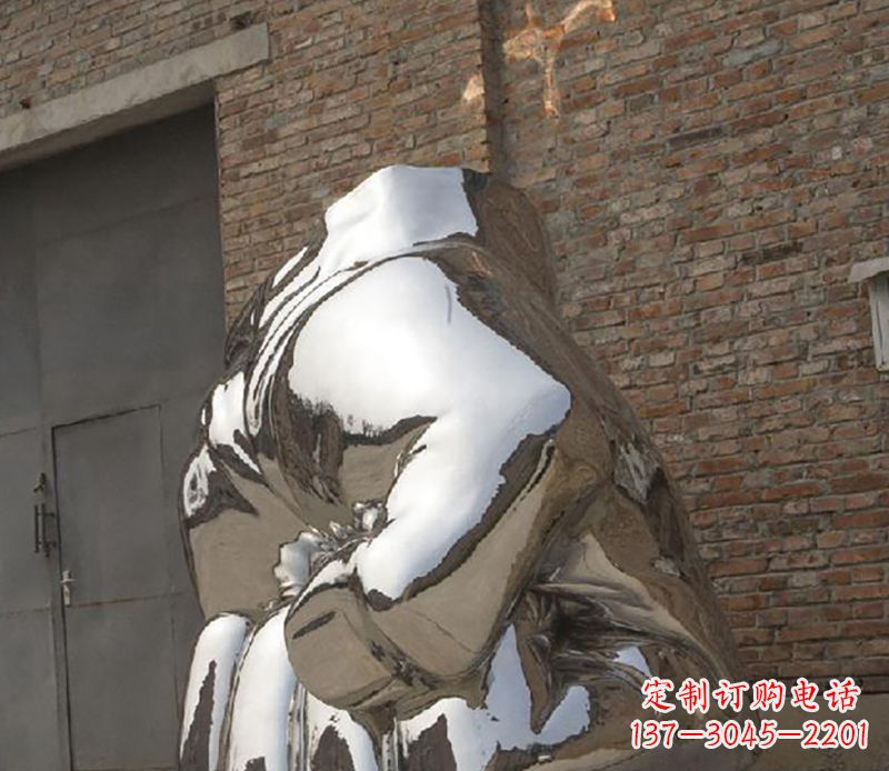 威海不锈钢拳头雕塑