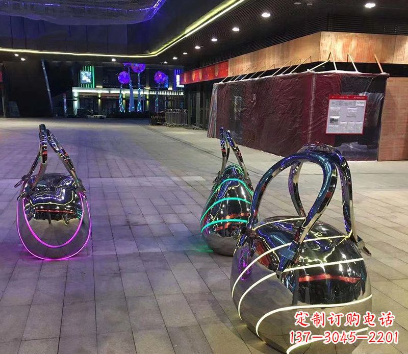 威海不锈钢手提包雕塑精美艺术品