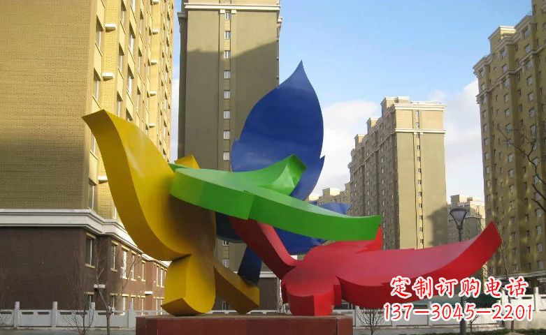 威海不锈钢树叶景观雕塑美丽而精致