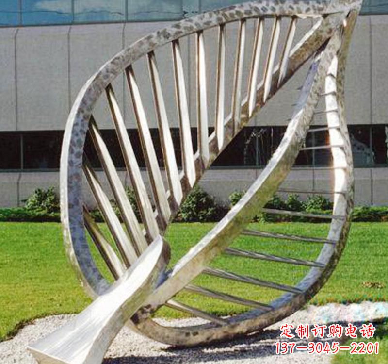 威海不锈钢树叶镂空景观雕塑精美而古朴