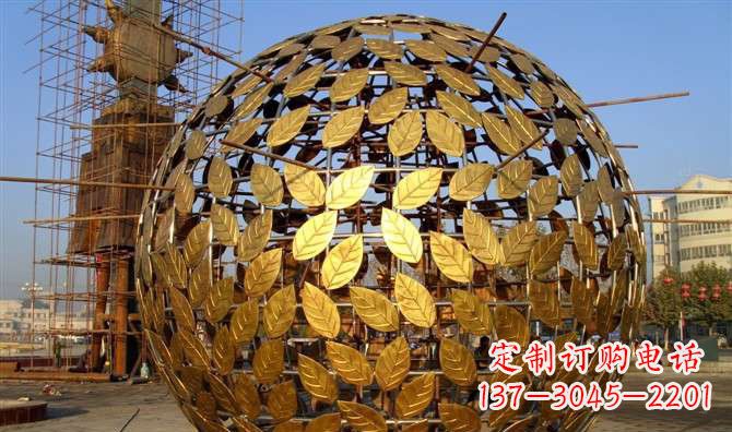 威海不锈钢树叶镂空球景观雕塑