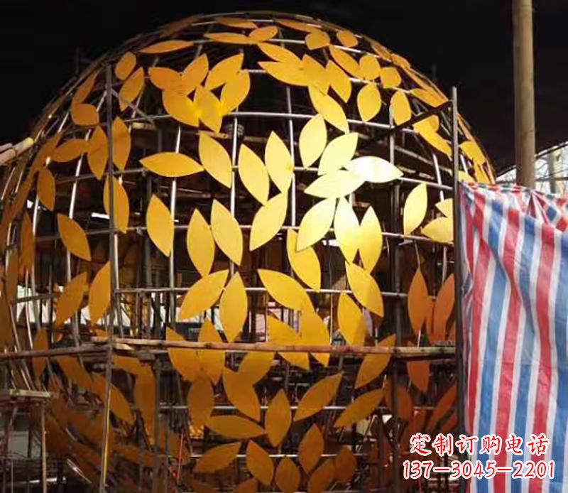 威海不锈钢树叶镂空球景观雕塑