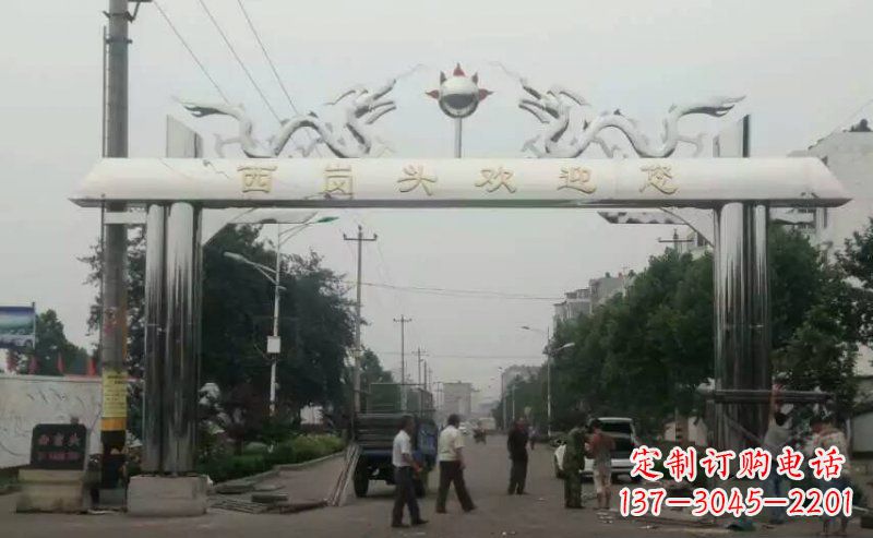 威海不锈钢双龙戏珠牌坊传承文化的雕塑之美