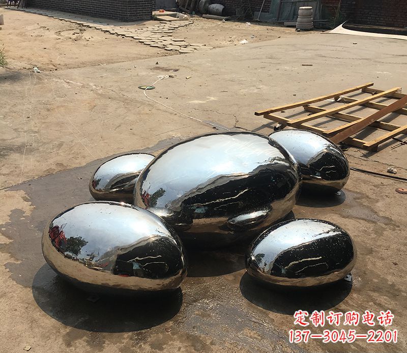 威海不锈钢水滴雕塑给景观增添独特魅力