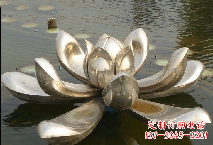 威海不锈钢水面上的莲花雕塑