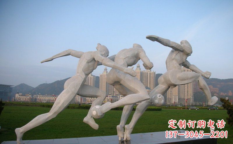 威海足球雕塑给公园景观增色