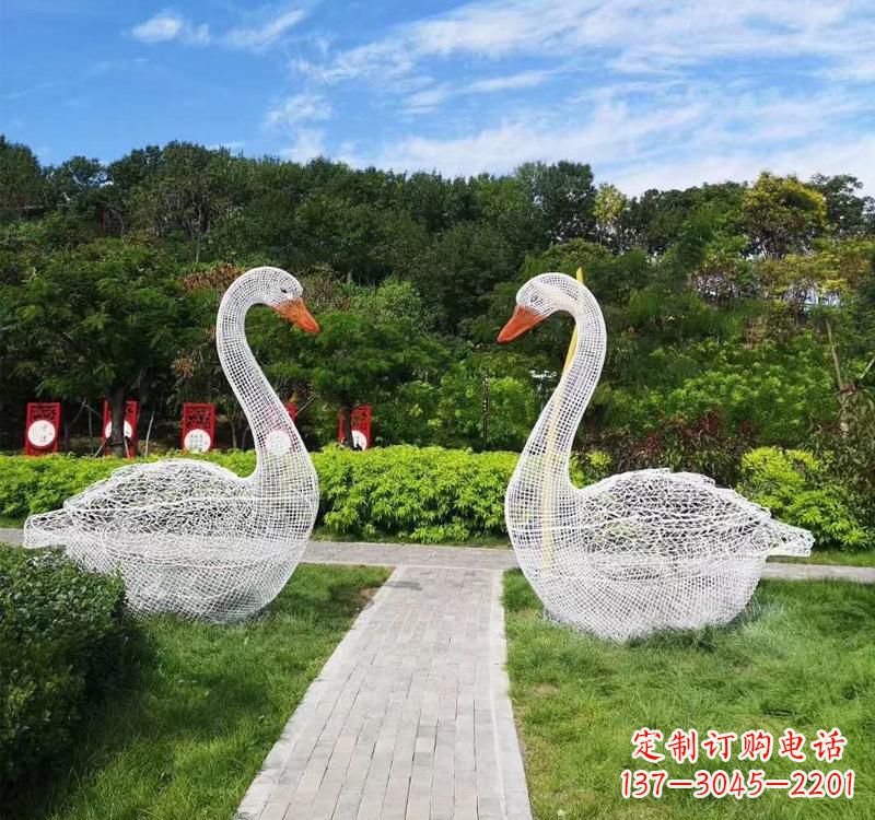 威海不锈钢天鹅雕塑——象征着爱与和平