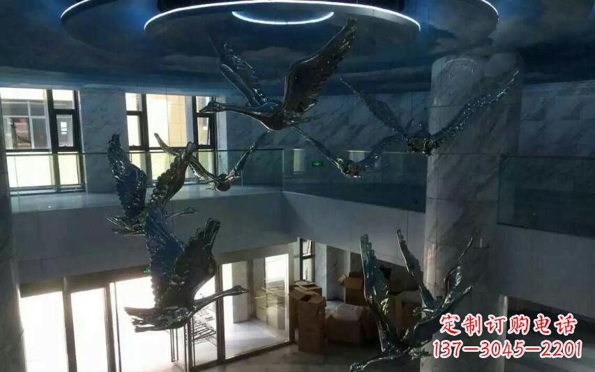 威海不锈钢天鹅雕塑赋予室内空间灵动之美