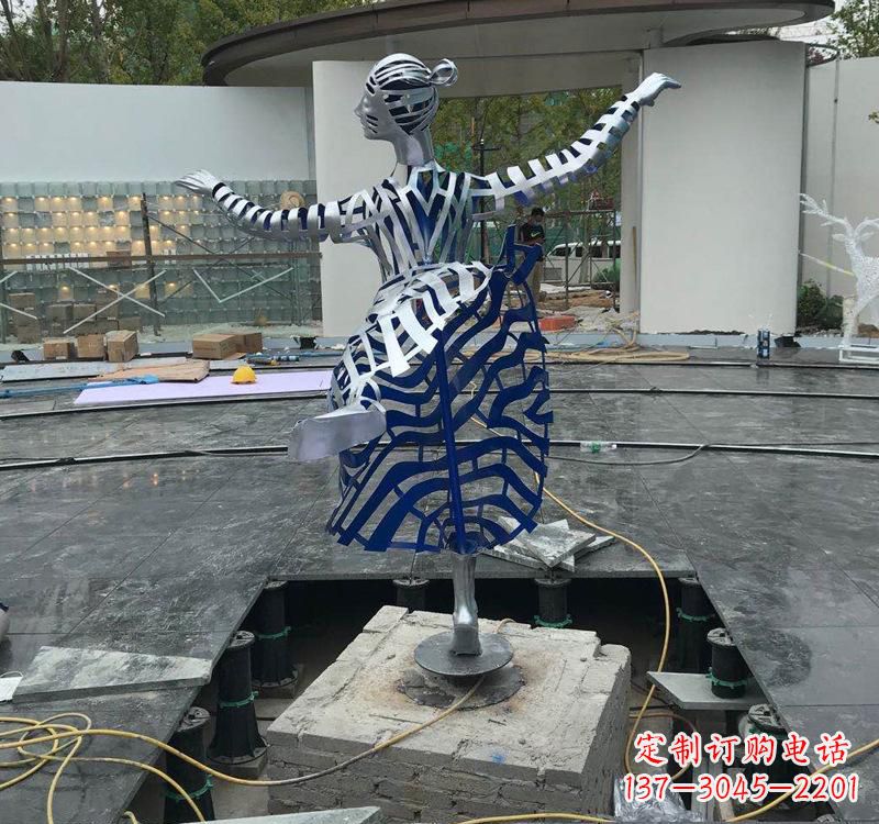 威海不锈钢女孩——精美雕塑