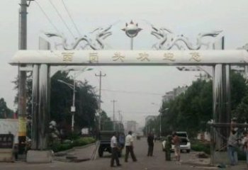威海不锈钢双龙戏珠牌坊传承文化的雕塑之美